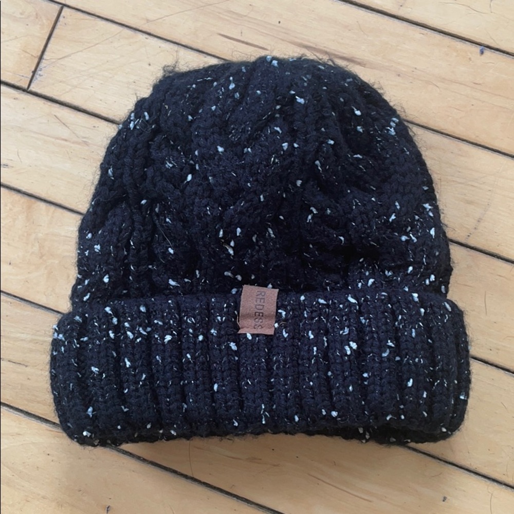 Redess beanie
